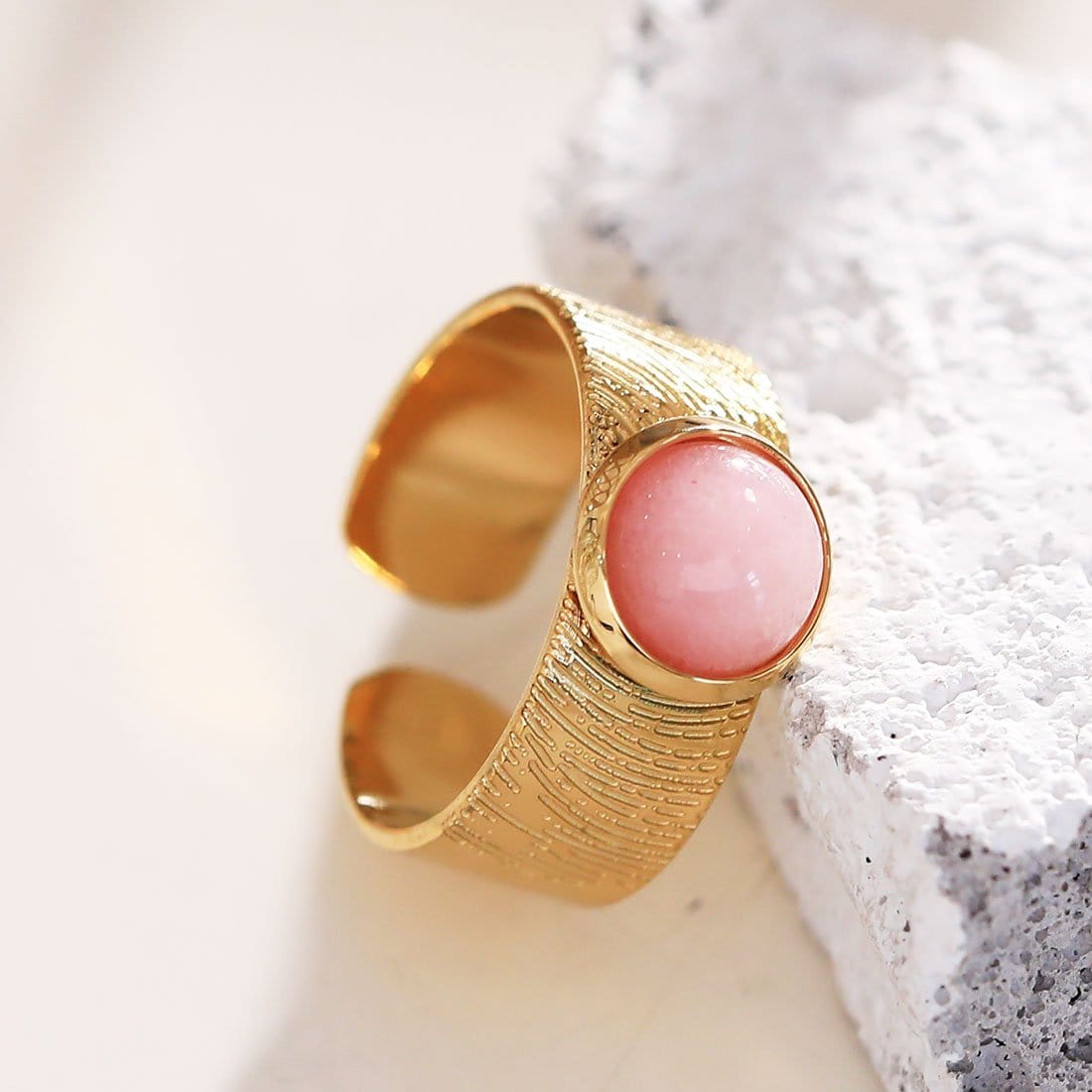 NINA | Bague épaisse avec pierre rose – Les bijoux d'Hani
