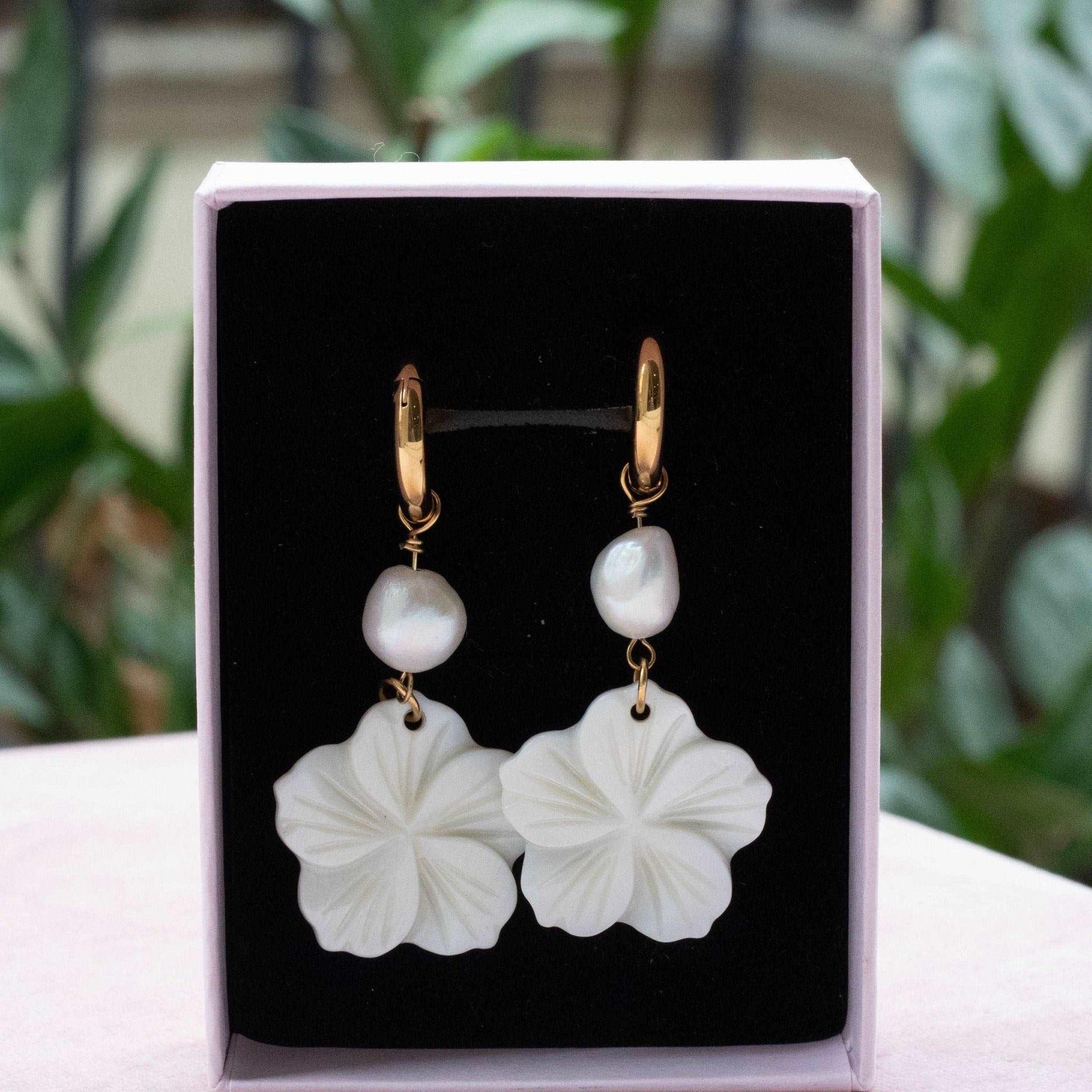 Boucles d'oreilles en Blanc avec Topaze • Marc Orian Boucles d'oreilles en Blanc avec Topaze • Marc Orian